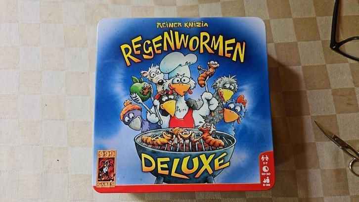 bordspel in blik limited Regenwormen Deluxe 999 games, Hobby en Vrije tijd, Gezelschapsspellen | Bordspellen, Nieuw, Een of twee spelers
