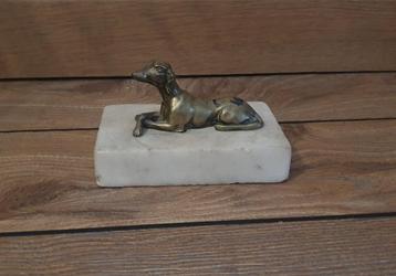 presse pepier van een hond op marmeren voet beschikbaar voor biedingen