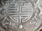 Draken en karakters mooie oude Chinese munt of penning., Antiek en Kunst, Kunst | Niet-Westerse kunst, Ophalen of Verzenden