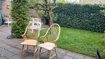 Twee Grenen Stoelen - Scandinavisch Design beschikbaar voor biedingen