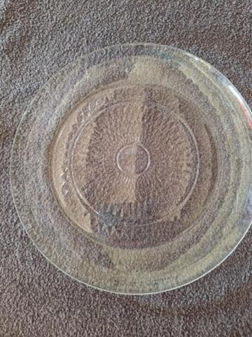 BORD VAN GLAS MET RELIËF , 32 cm beschikbaar voor biedingen