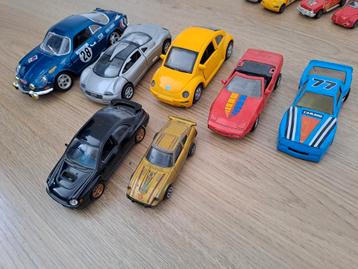 Oude Speelgoedauto's - Diverse Merken beschikbaar voor biedingen