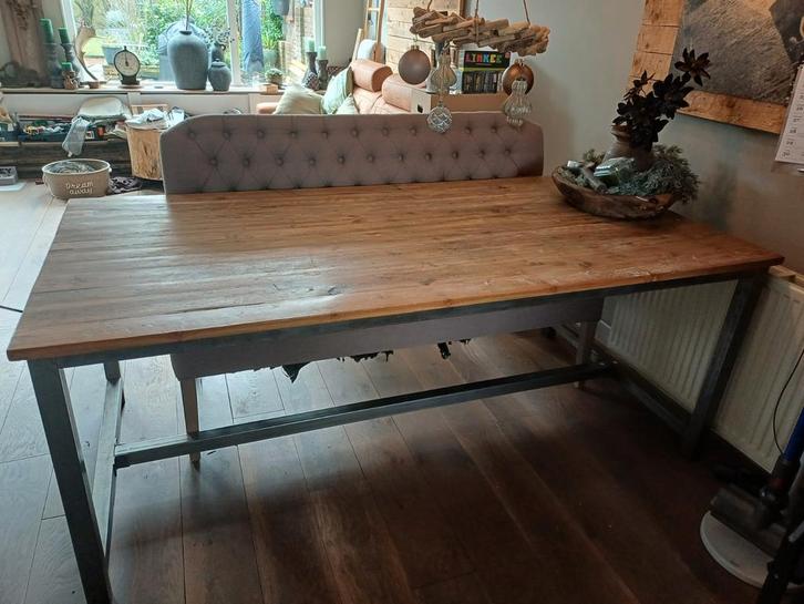 Robuuste eettafel met metalen frame, Huis en Inrichting, Tafels | Eettafels, Gebruikt, 100 tot 150 cm, 150 tot 200 cm, Vijf personen of meer