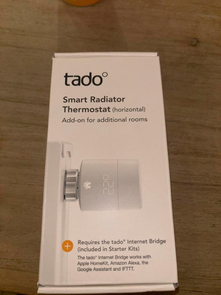 Tado Slimme Radiator Thermostaat (horizontaal) Nieuwstaat, Doe-het-zelf en Verbouw, Thermostaten, Zo goed als nieuw, Slimme thermostaat