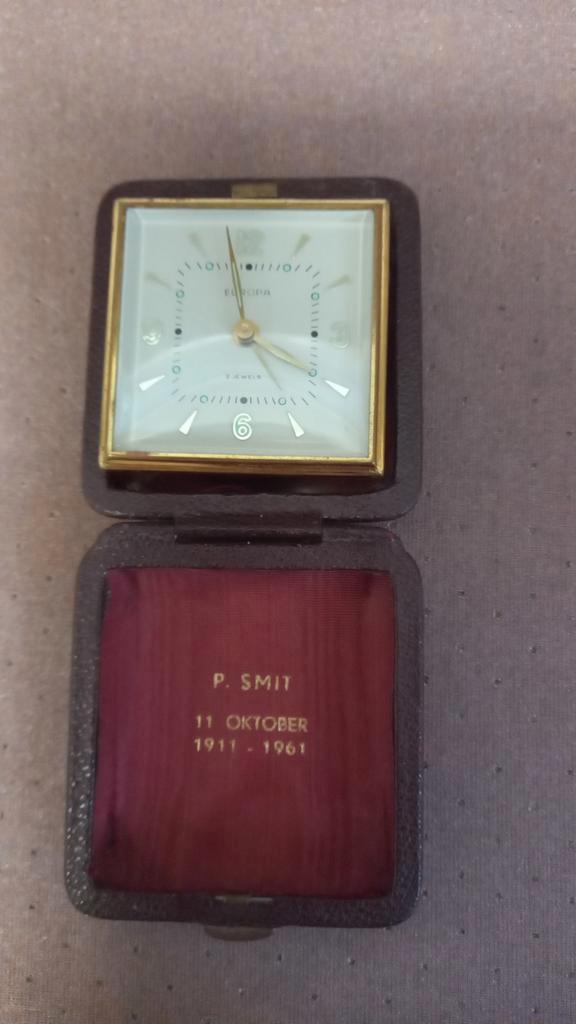 Vintage Europa Reiswekker in Etui, Antiek en Kunst, Antiek | Klokken, Ophalen of Verzenden