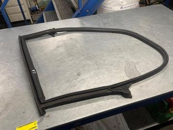 Portierrubber 4Deurs rechts-achter van een Tesla Model 3 beschikbaar voor biedingen