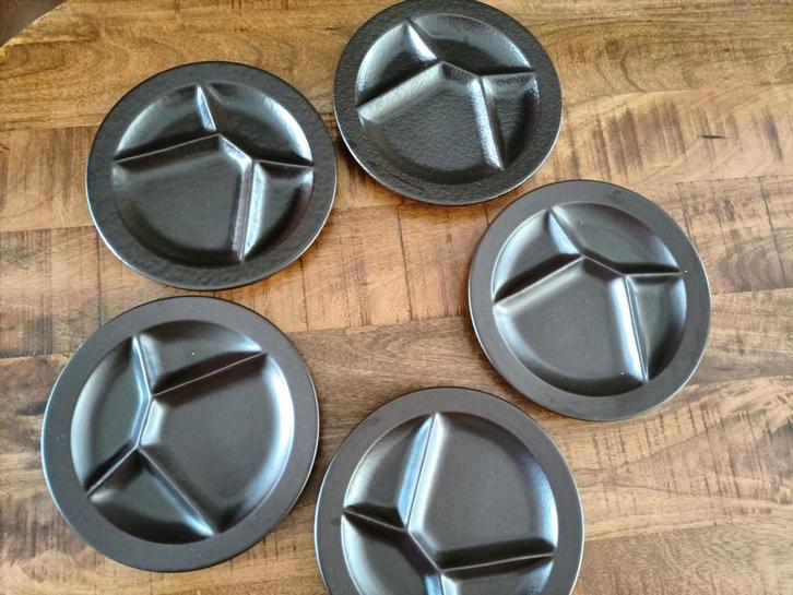Set van 5 vintage bruine fondue borden., Huis en Inrichting, Keuken | Servies, Gebruikt, Bord(en), Effen, Keramiek, Ophalen of Verzenden
