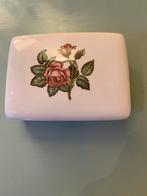 Wedgwood Moss Rose dekseldoosje, Huis en Inrichting, Keuken | Servies, Ophalen of Verzenden, Nieuw, Porselein, Wedgwood