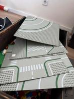 Lego wegenplaten en doos vol lego, Ophalen, Zo goed als nieuw