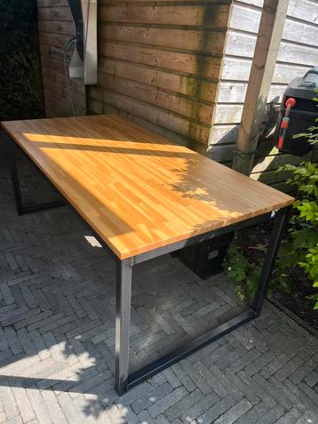 Eettafel of bureau