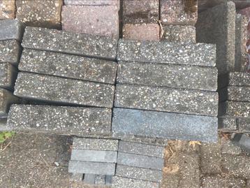 Grindklinkers +/- 5m2, lxbxh 20x5x6 beschikbaar voor biedingen