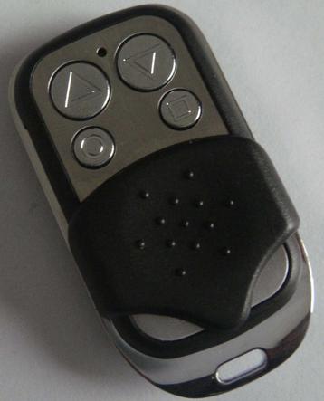 Universele Garage Deur Afstandsbediening / Remote Control beschikbaar voor biedingen