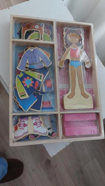 Houten Paspop met Kleding beschikbaar voor biedingen