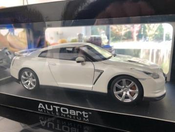NISSAN GT-R (R35) - WHITE PEARL (AUTOart 77387) 1/18 NiB beschikbaar voor biedingen
