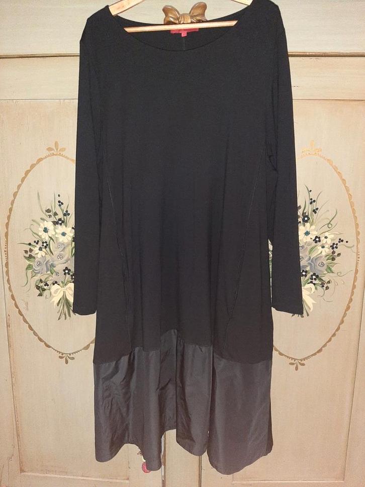 Super mooie zwarte  "VETONO" jurk., Kleding | Dames, Grote Maten, Zo goed als nieuw, Jurk, Zwart, Ophalen of Verzenden
