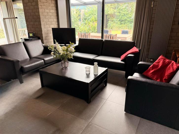 Zitmeubel set: 2 banken, fauteuil & tafel, Huis en Inrichting, Fauteuils, Gebruikt, Leer, 125 cm of meer, 75 tot 100 cm, Ophalen