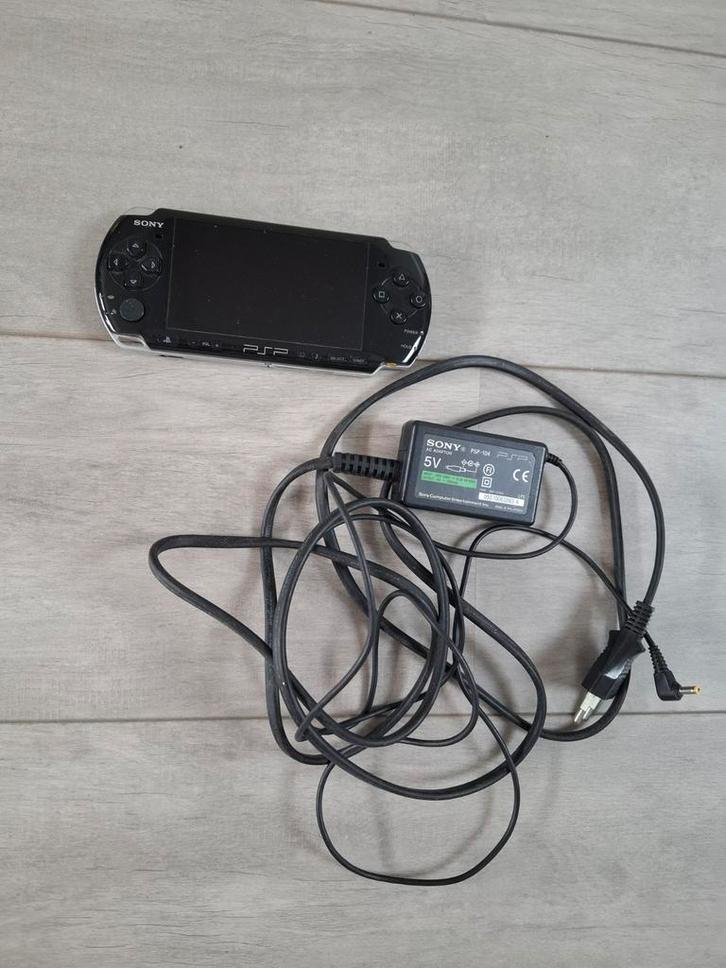 Mooie PSP 3004 met 116GB + Games, Spelcomputers en Games, Spelcomputers | Sony PSP, Gebruikt, PSP, Zwart, Met games, Ophalen of Verzenden