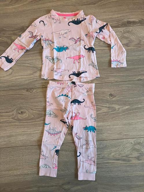 Roze dino pyjama maat 98/104, Kinderen en Baby's, Kinderkleding | Maat 98, Zo goed als nieuw, Meisje, Nacht- of Onderkleding, Ophalen of Verzenden