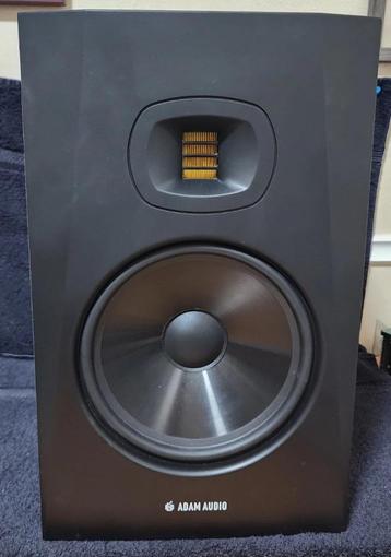 Adam T8V monitor speakers (2 maanden oud) beschikbaar voor biedingen