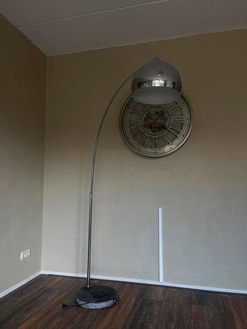 Vloerlamp beschikbaar voor biedingen