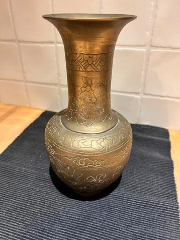 Antieke Bronzen Vazen Set (2) beschikbaar voor biedingen