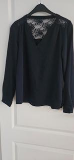 Donkerblauwe blouse met kanten details - Maat M, Blauw, Vero Moda, Ophalen of Verzenden, Zo goed als nieuw