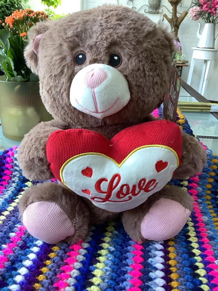 Lieve KIKA beer met hart - Nieuw met kaartje! tbv KIKA, Kinderen en Baby's, Speelgoed | Knuffels en Pluche, Nieuw, Beer, Ophalen of Verzenden