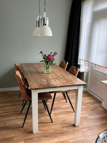 Mooie Teak houten tafel beschikbaar voor biedingen
