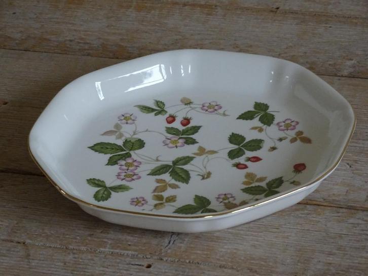Servies, Wedgwood, WILD STRAWBERRY, zo goed als nieuw, Antiek en Kunst, Antiek | Schalen, Ophalen of Verzenden