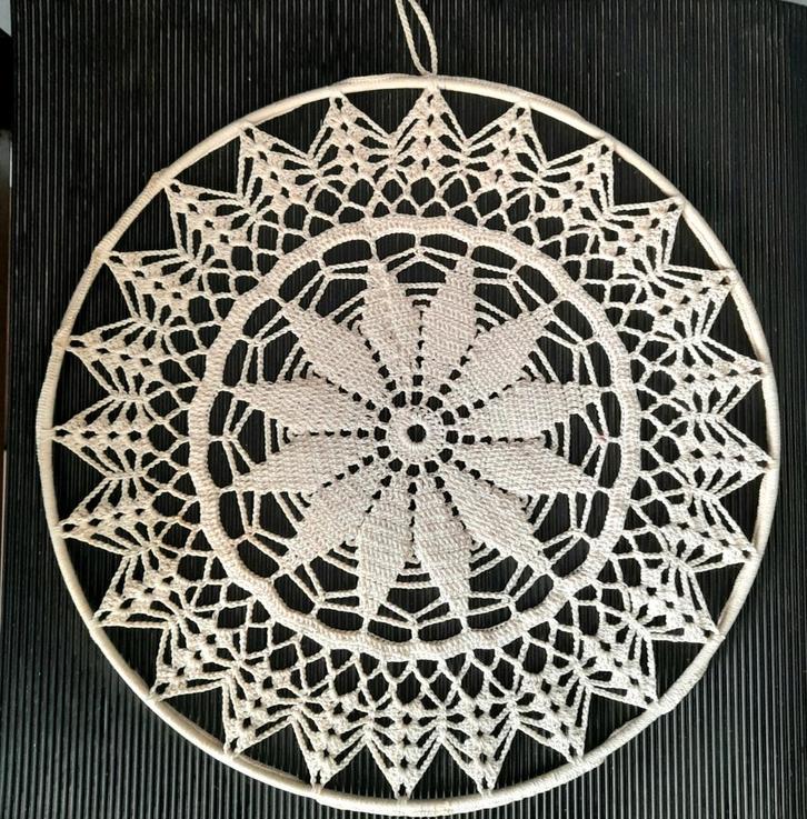 Retro unieke seventies gehaakte hippy decoratie, nu: mandala, Antiek en Kunst, Curiosa en Brocante, Ophalen of Verzenden