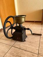 Antieke koffiemolen, Ophalen