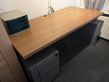 Z.g.a.n. Voortman bureau met ladeblok