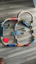Houten treinbaan met garage, Kinderen en Baby's, Speelgoed | Houten speelgoed, Overige typen, Zo goed als nieuw, Ophalen