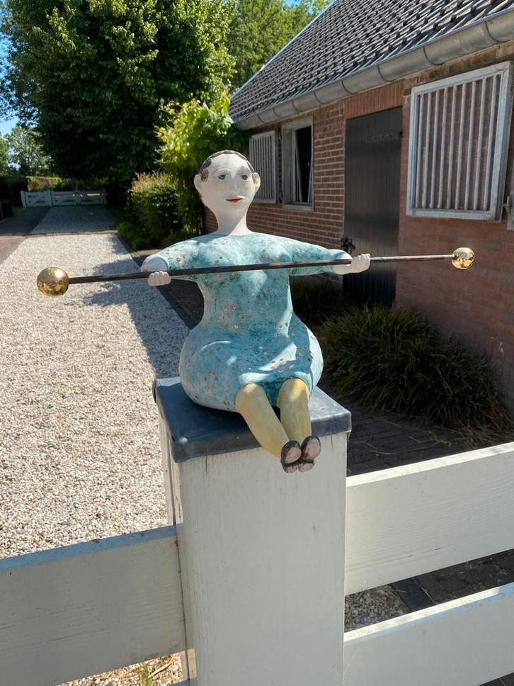 JOOP HOBIJN keramisch beeldje meisje met stok, Antiek en Kunst, Kunst | Beelden en Houtsnijwerken, Ophalen