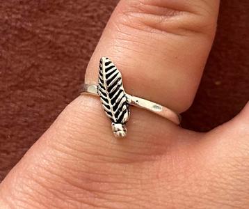 Dames ring merkloos nieuw - veer beschikbaar voor biedingen