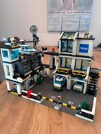 Lego politiebureau set 7744 incl. Politiehelicopter set 7741, Kinderen en Baby's, Speelgoed | Duplo en Lego, Ophalen, Gebruikt