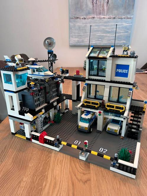 Lego politiebureau set 7744 incl. Politiehelicopter set 7741, Kinderen en Baby's, Speelgoed | Duplo en Lego, Gebruikt, Lego, Complete set
