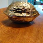 Vintage Notenkraker in de vorm van een Walnoot, Gebruikt, Ophalen of Verzenden, Metaal, Kandelaar