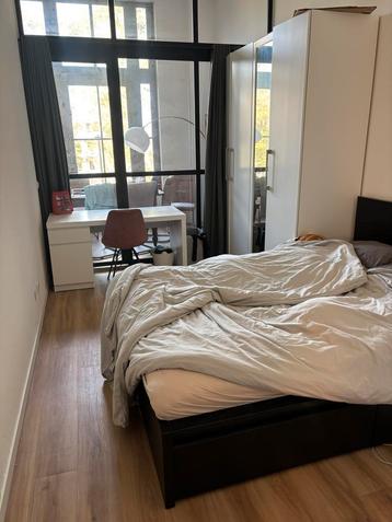 MALM ikea bureau met lade en kastje beschikbaar voor biedingen