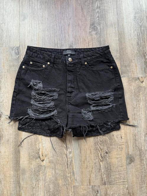 Nikkie Zwarte Destroyed Shorts M ZGAN, Kleding | Dames, Spijkerbroeken en Jeans, Zo goed als nieuw, W28 - W29 (confectie 36), Zwart