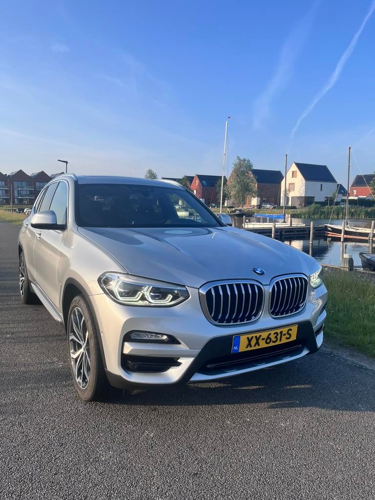 BMW X3 Xdrive20i 184pk Aut grijs X-Line CarPlay, Auto's, 1998 cc, 4 cilinders, 2000 kg, Vierwielaandrijving