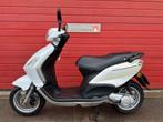 Super mooie originele Piaggio fly 2 takt slecht 8200 km !, Fietsen en Brommers, Scooters | Piaggio, Ophalen, Maximaal 45 km/u