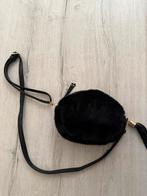 Zwart Harig Schoudertasje met Tassel, Sieraden, Tassen en Uiterlijk, Tassen | Damestassen, Ophalen, Zo goed als nieuw, Zwart, Schoudertasje