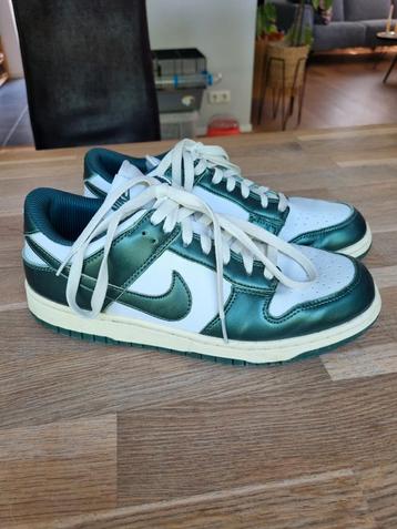 Nike dunk low vintage green beschikbaar voor biedingen