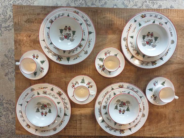 Windsor christmas ah 4 persoons diner en ontbijt kerst, Huis en Inrichting, Keuken | Servies, Zo goed als nieuw, Compleet servies