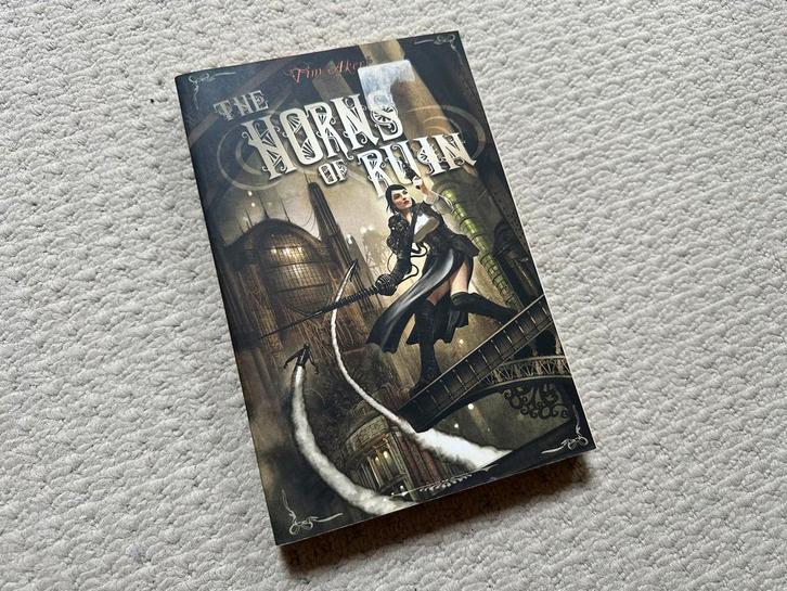 The Horns of Ruin - Tim Akers, Boeken, Fantasy, Zo goed als nieuw, Ophalen of Verzenden