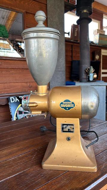 Antieke koffie molen , geheel kompleet. beschikbaar voor biedingen
