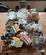 Grote partij antieke knopen, naalden, gespen, draad, patches, Hobby en Vrije tijd, Nieuw, Ophalen of Verzenden, X, Knoop of Knopen