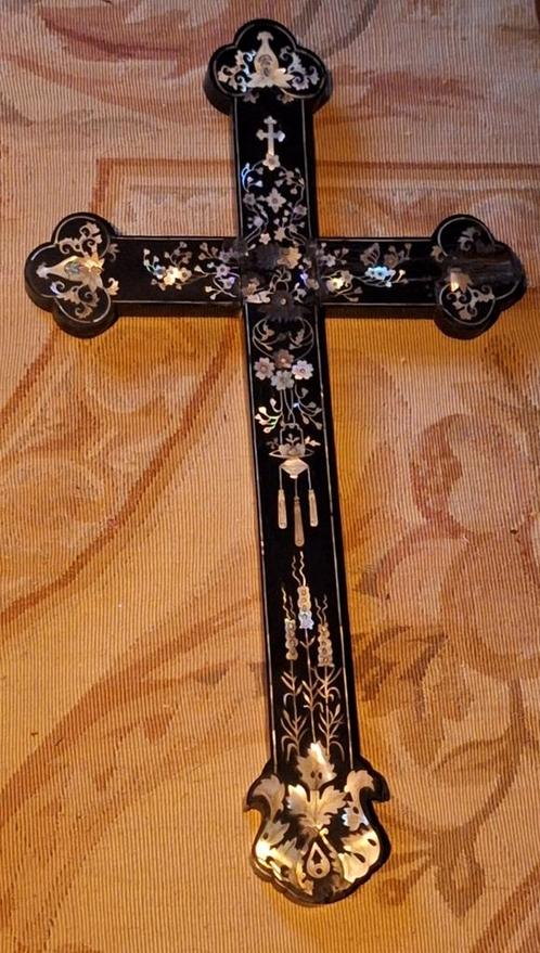 Ebbenhouten Christus kruis, 1860, met parelmoer intarsia, Antiek en Kunst, Antiek | Religie, Ophalen of Verzenden