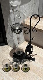Vintage wijnbeluchter hangend in smeedijzeren wijnrank, Verzamelen, Ophalen of Verzenden, Gebruikt, Overige gebieden, Overige typen